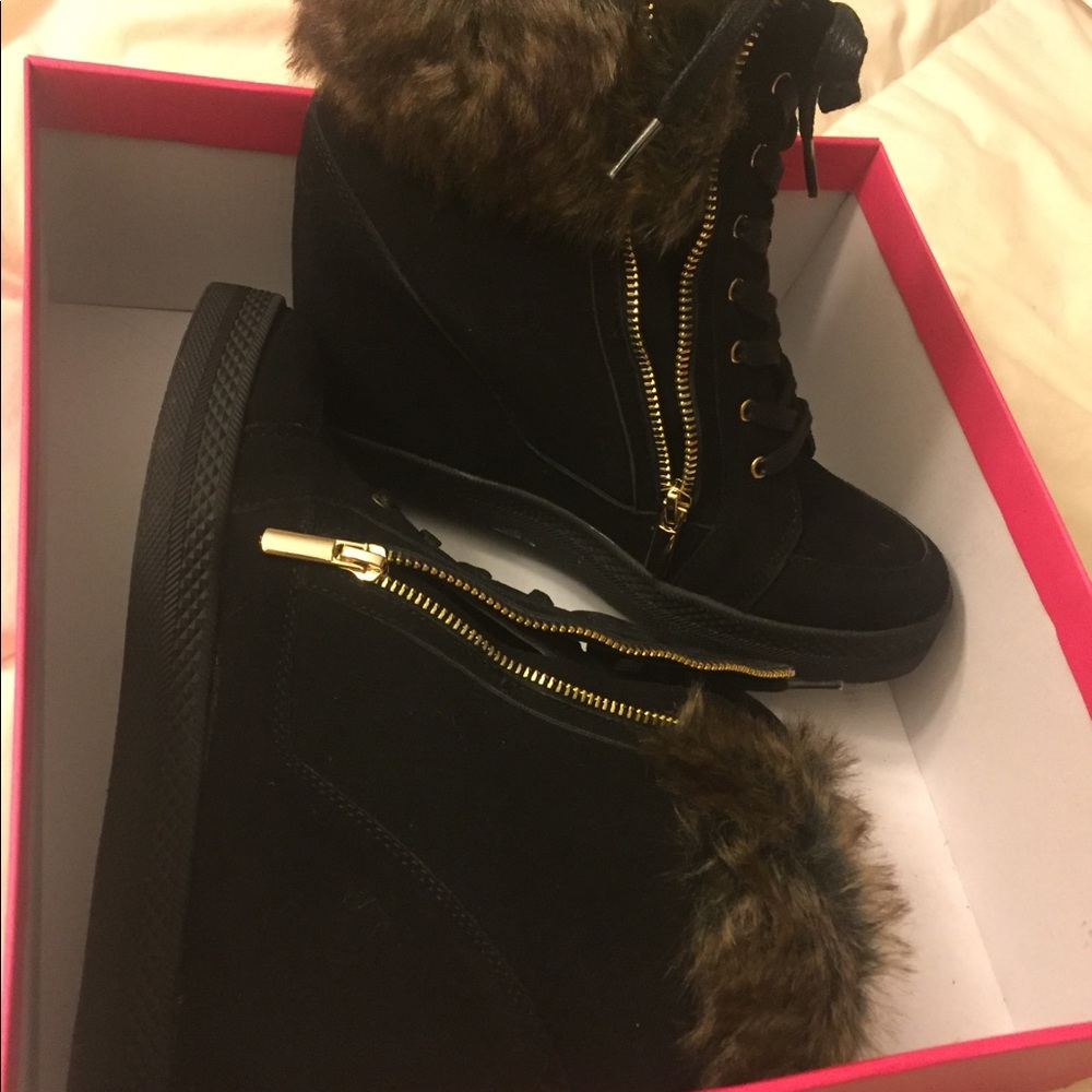 boots w the fur